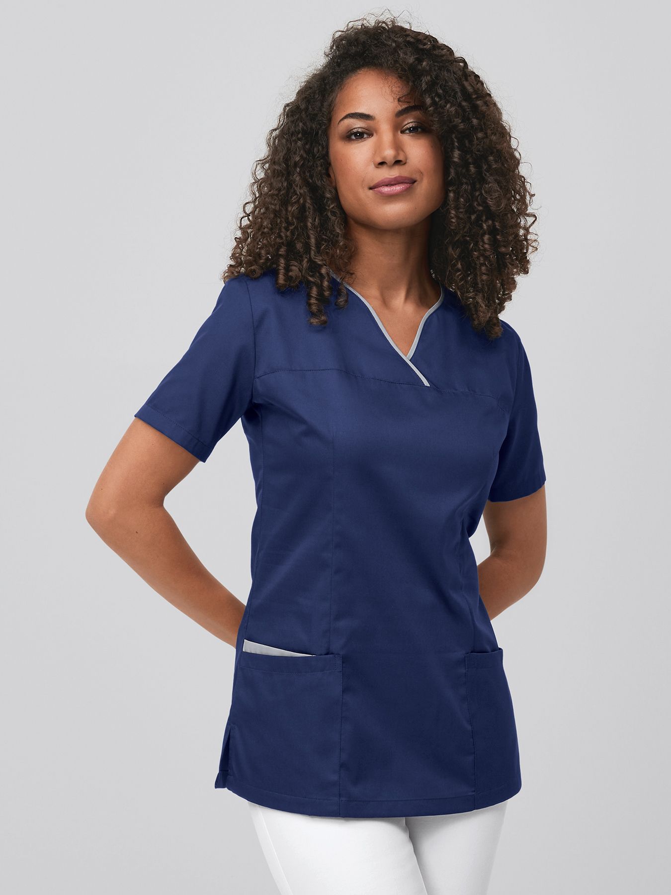 Tunique médicale facile à enfiler avec passepoil coloré